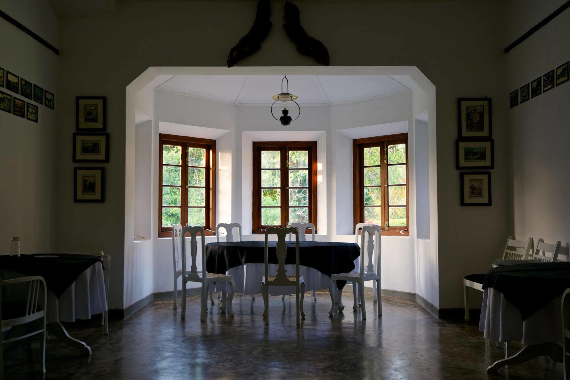 Mountbatten Bungalow- Thema Collection Канді Екстер'єр фото