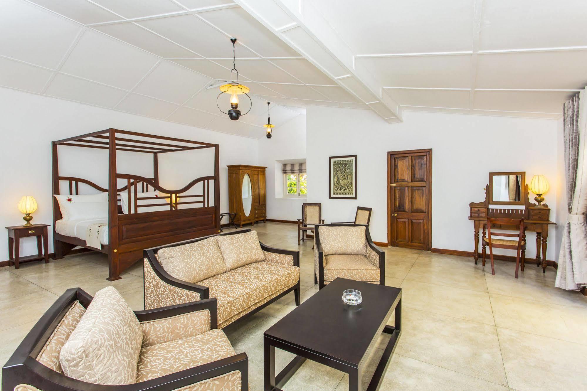 Mountbatten Bungalow- Thema Collection Канді Екстер'єр фото