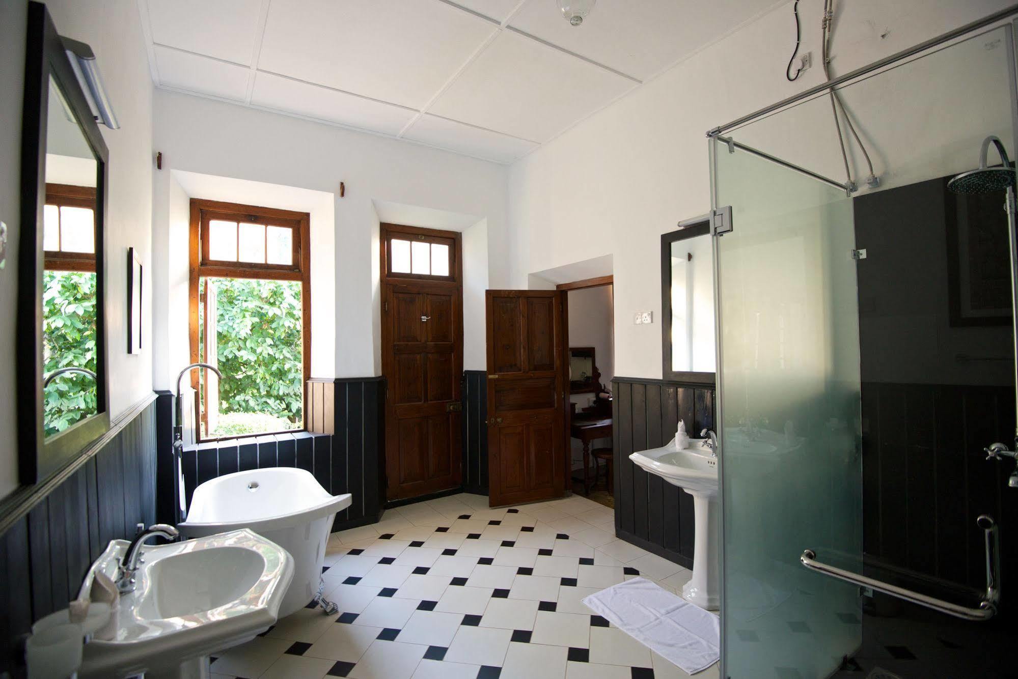 Mountbatten Bungalow- Thema Collection Канді Екстер'єр фото