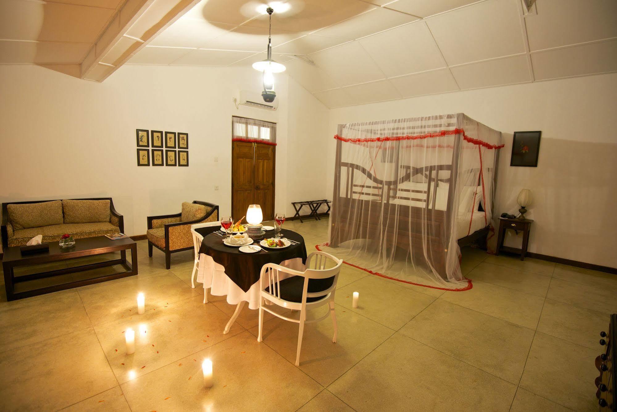 Mountbatten Bungalow- Thema Collection Канді Екстер'єр фото