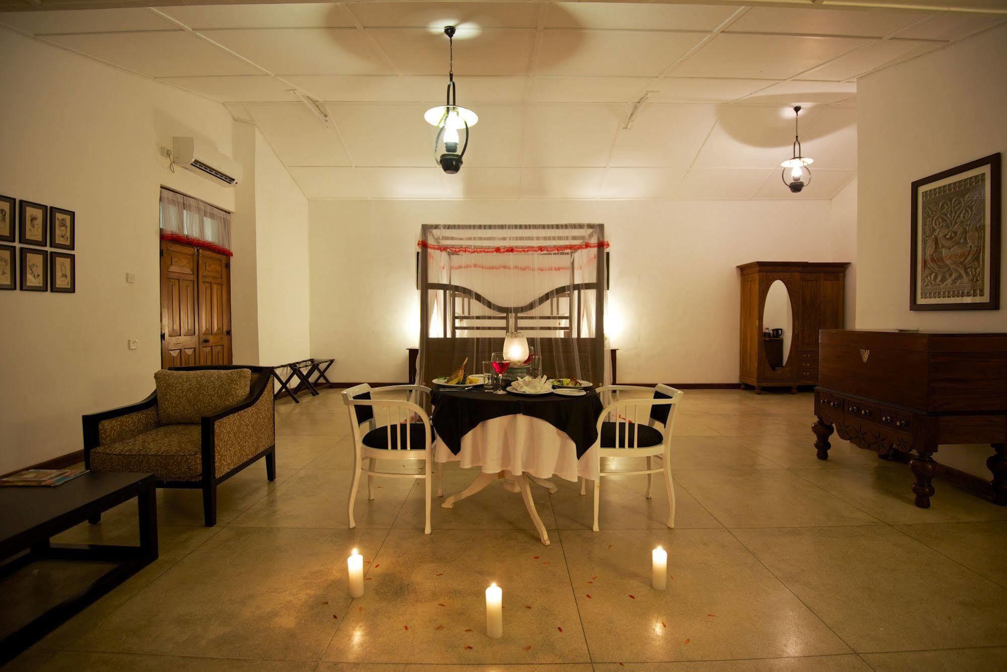 Mountbatten Bungalow- Thema Collection Канді Екстер'єр фото